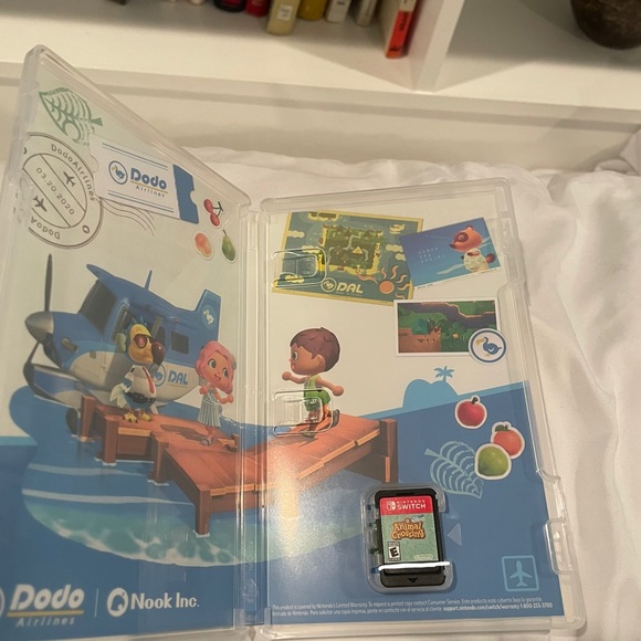 Nintendo Switch Lite w/Case + Animal Crossing New Horizons - Picture 14 of 15